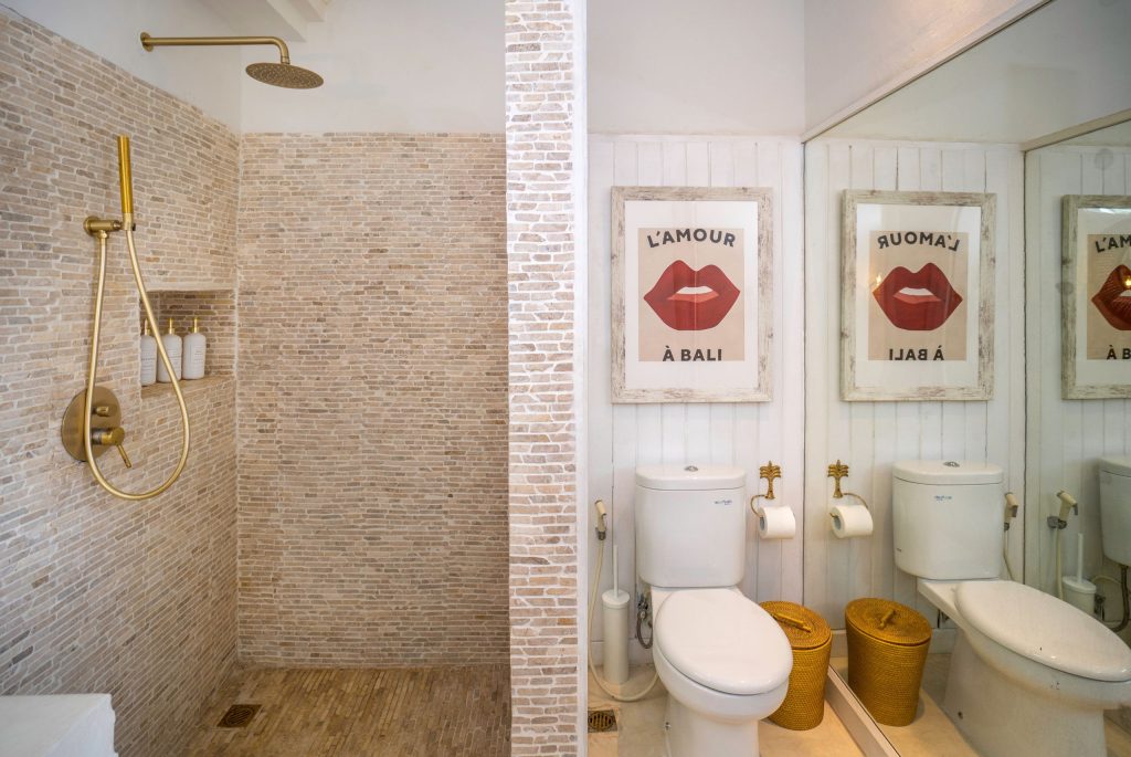 ria-standard-room-red-5