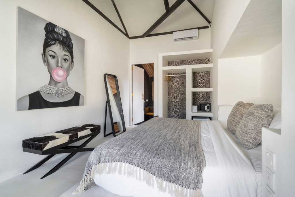 ria-superior-double-room-black-3