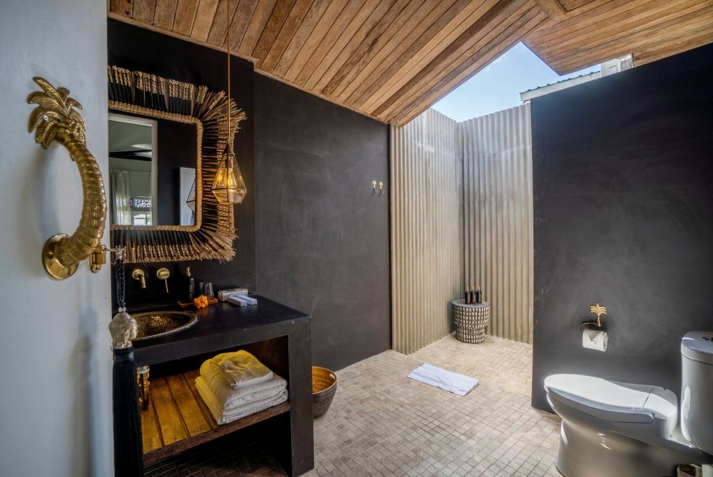 ria-superior-double-room-black-4